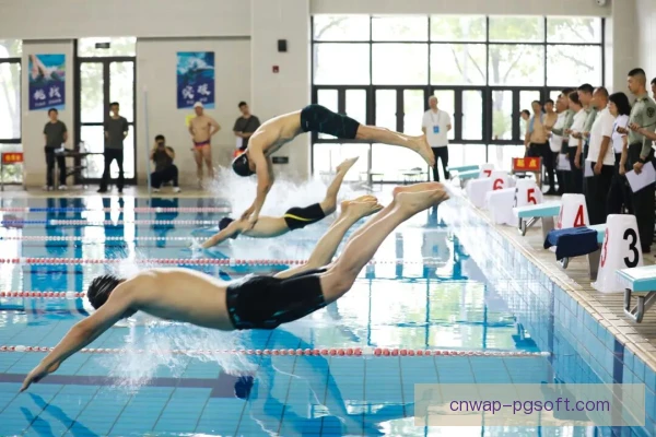 五十米蛙泳强化陆上力量，核心稳定助推水中爆发力